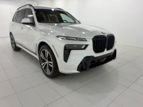 Certified 2024 BMW X7 xDrive40i w/ M Sport Package AWD/4WD image 7