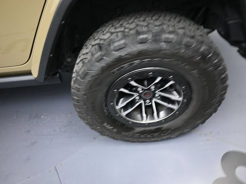 Used 2025 Jeep Wrangler Unlimited Rubicon AWD/4WD image 17