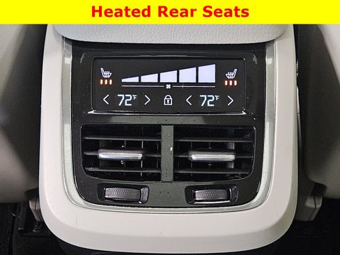 Used 2021 Volvo XC90 T6 Momentum image 30