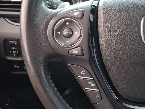 Used 2017 Honda Pilot Touring image 27