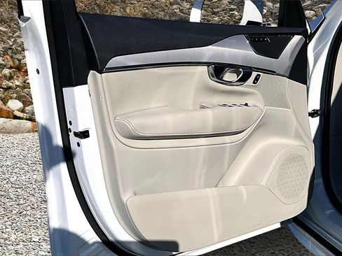 Used 2023 Volvo XC90 B5 Core image 21