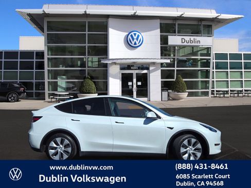 Used 2023 Tesla Model Y Long Range image 3