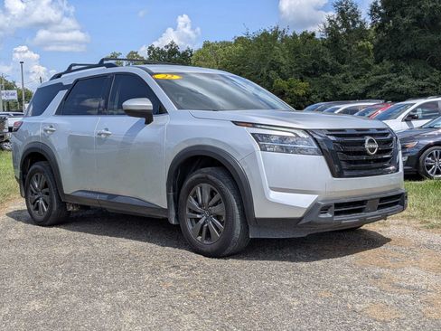 Used 2022 Nissan Pathfinder SV w/ SV Black Package FWD image 2