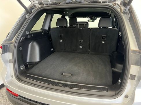 Used 2024 Jeep Grand Cherokee Altitude image 7