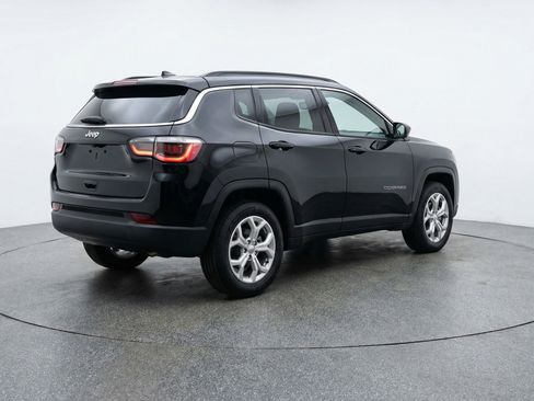 Used 2025 Jeep Compass Latitude AWD/4WD image 9