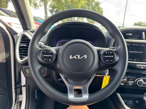 Used 2025 Kia Soul LX w/ LX Technology Package FWD image 31