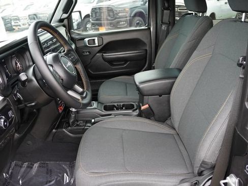 Used 2025 Jeep Wrangler Sport AWD/4WD image 17