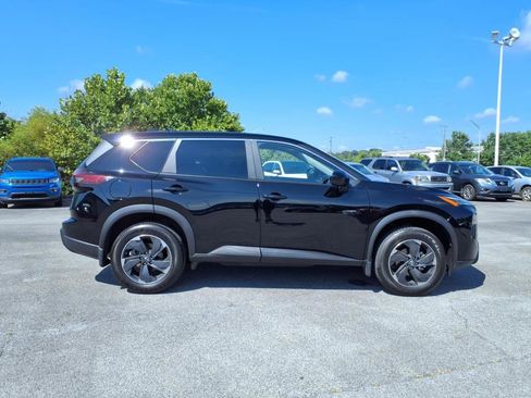 Certified 2025 Nissan Rogue SV image 14