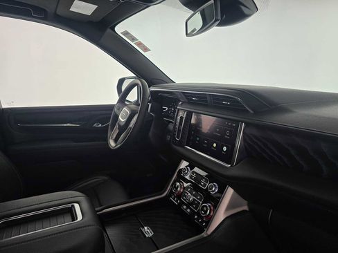Used 2024 GMC Yukon Denali image 11