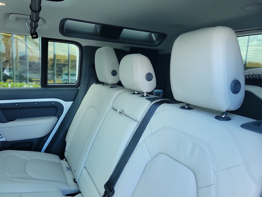 Certified 2023 Land Rover Defender 110 SE AWD/4WD image 14