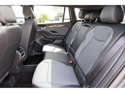Used 2025 Volkswagen Tiguan SE R-Line AWD/4WD image 11