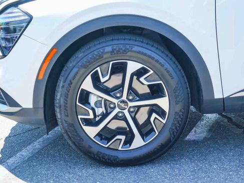 Certified 2025 Kia Sportage EX FWD image 9