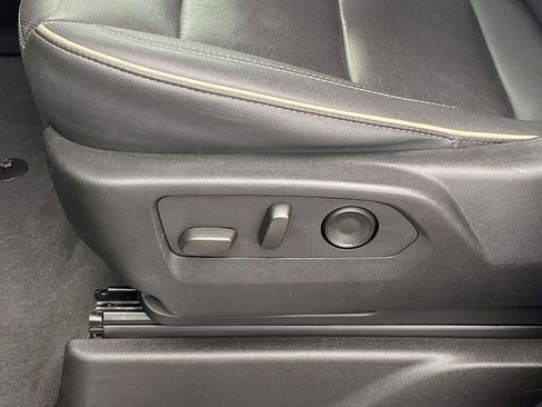 Used 2024 Chevrolet Suburban Premier RWD image 17