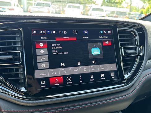Used 2025 Dodge Durango GT AWD/4WD image 17