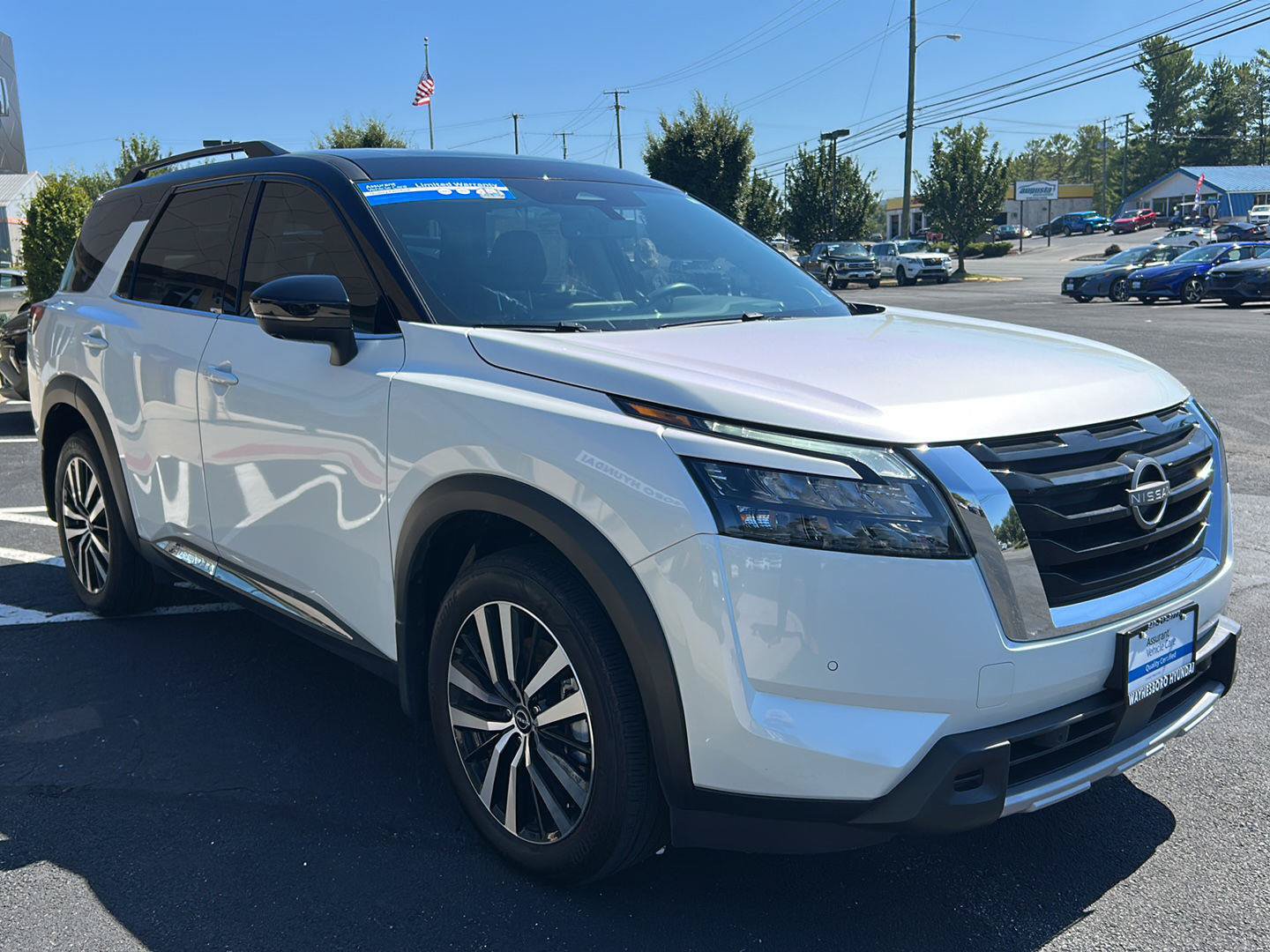Used 2025 Nissan Pathfinder Platinum AWD/4WD image 13
