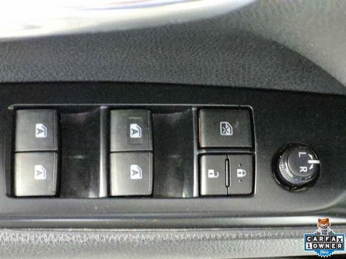 Used 2019 Toyota Camry SE FWD image 14