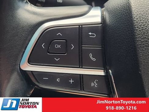Used 2020 Toyota Highlander XLE FWD image 29