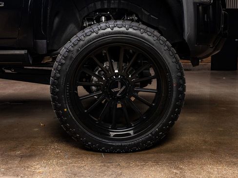 Used 2025 GMC Sierra 2500 Denali Ultimate image 12