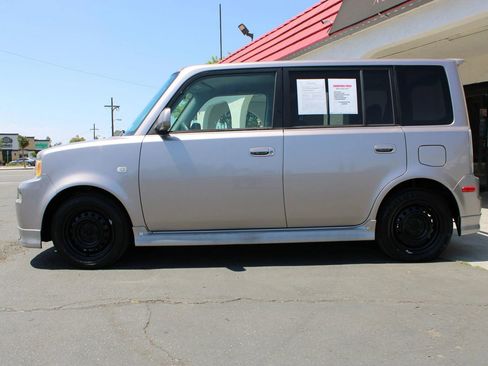 Used 2005 Scion xB image 3
