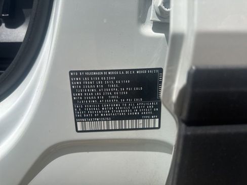 Used 2023 Volkswagen Tiguan SE FWD image 1