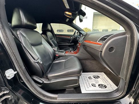 Used 2014 Chrysler 300 RWD image 38