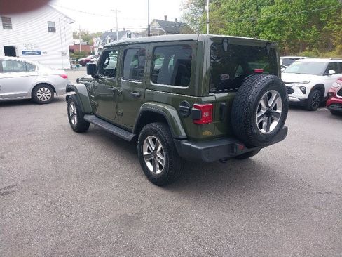 Used 2022 Jeep Wrangler Unlimited Sahara w/ Cold Weather Group AWD/4WD image 6