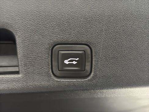 Used 2025 Buick Enclave Avenir w/ Trailering Package, 5000 lbs. AWD/4WD image 25