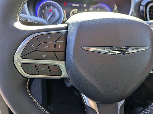 Certified 2026 Chrysler Pacifica Select image 16