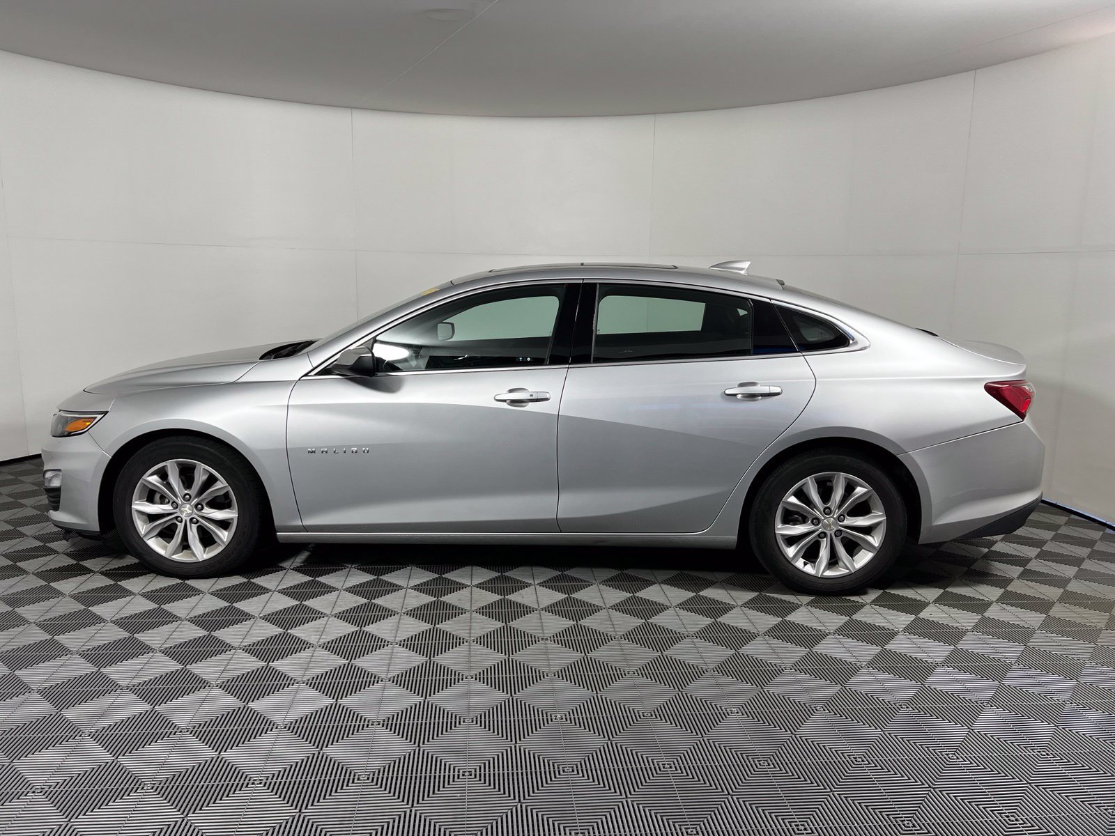 Used 2019 Chevrolet Malibu LT FWD image 8