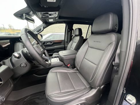 Used 2025 GMC Yukon Denali w/ Sun & Power Step Package image 16
