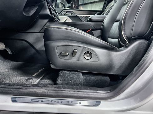 Used 2024 GMC Acadia Denali w/ Super Cruise Package image 12