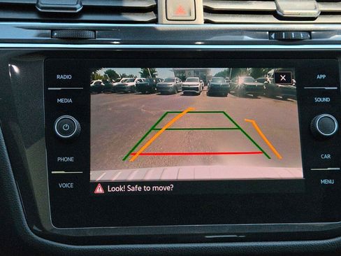Certified 2023 Volkswagen Tiguan SE w/ Panoramic Sunroof Package FWD image 31