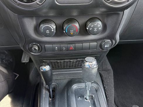 Used 2018 Jeep Wrangler Unlimited Sport S AWD/4WD image 15