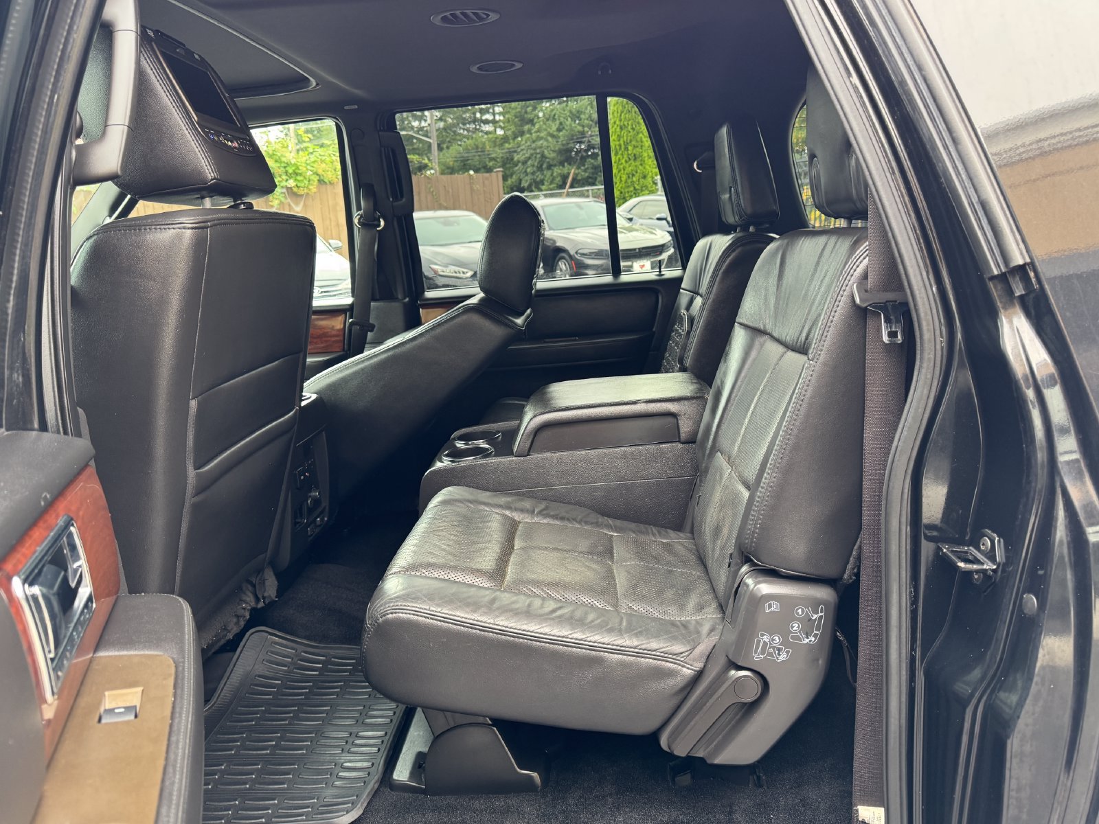 Used 2012 Lincoln Navigator L 4WD image 15