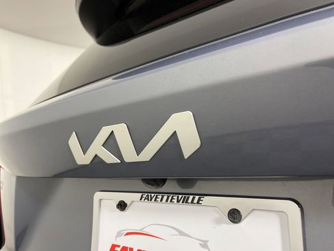 Used 2022 Kia Sorento LX image 3