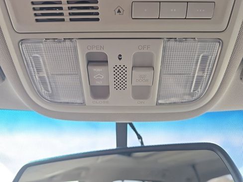 Used 2012 Honda Odyssey Touring image 35