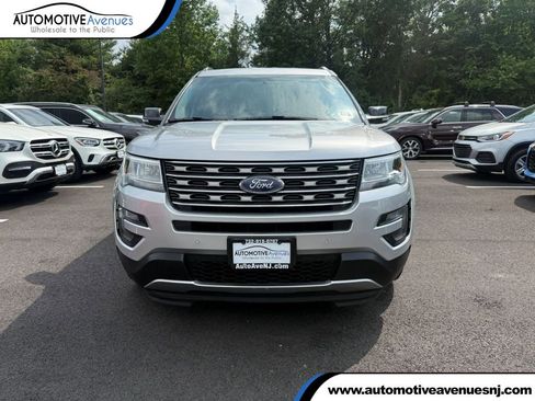 Used 2016 Ford Explorer XLT w/ Equipment Group 202A FWD image 1