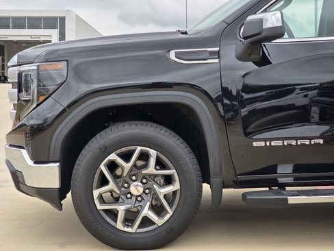 Used 2024 GMC Sierra 1500 SLE w/ Preferred Package AWD/4WD image 6