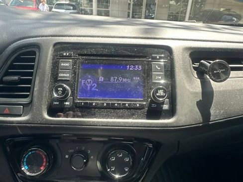 Used 2018 Honda HR-V LX image 17