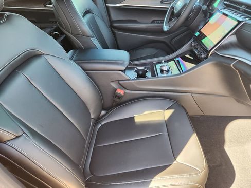 New 2025 Jeep Grand Cherokee L Limited image 10