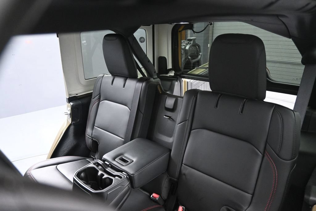Used 2025 Jeep Wrangler Unlimited Rubicon AWD/4WD image 27