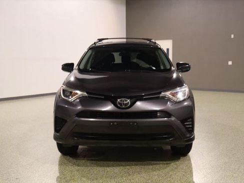 Used 2018 Toyota RAV4 LE FWD image 2