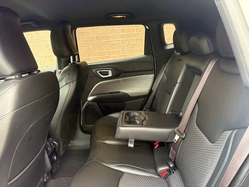 Used 2024 Jeep Compass Latitude AWD/4WD image 16