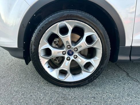 Used 2014 Ford Escape Titanium w/ Equipment Group 401A AWD/4WD image 9