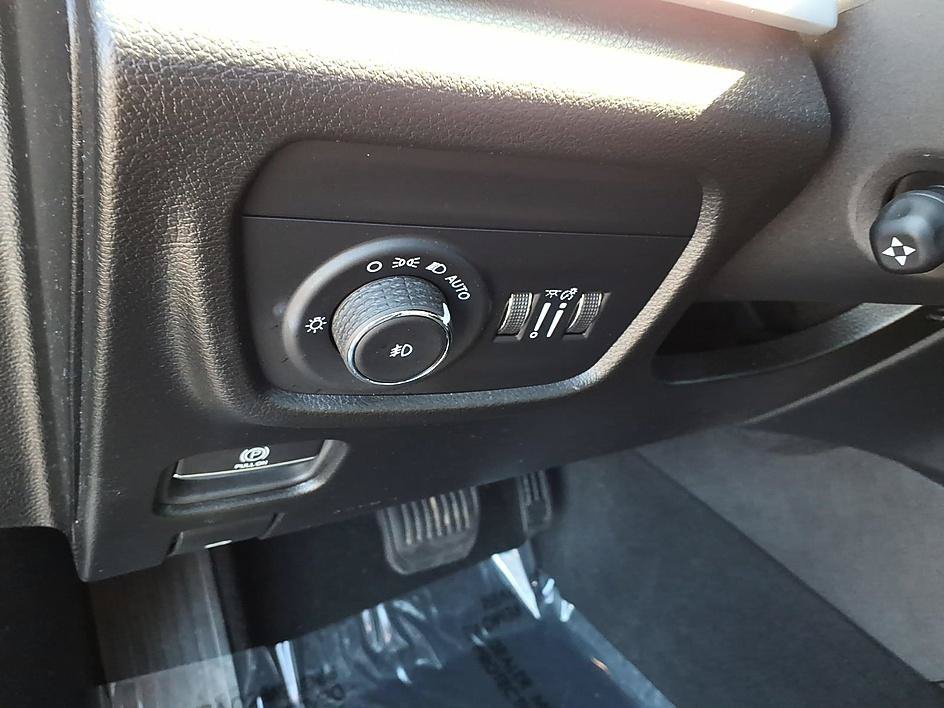 Used 2023 Jeep Grand Cherokee L Limited w/ Luxury Tech Group II AWD/4WD image 14