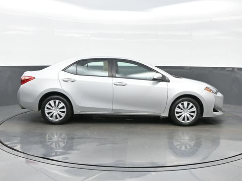 Used 2019 Toyota Corolla LE image 7