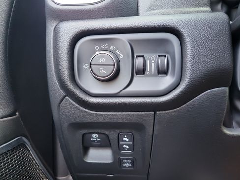 Used 2025 RAM 1500 Laramie w/ Sport Appearance Package RWD image 31