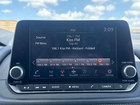 Used 2025 Nissan Rogue SV FWD image 44
