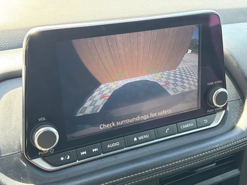 Used 2024 Nissan Rogue S FWD image 8
