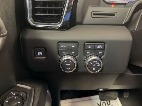 Used 2023 GMC Sierra 1500 Denali AWD/4WD image 23